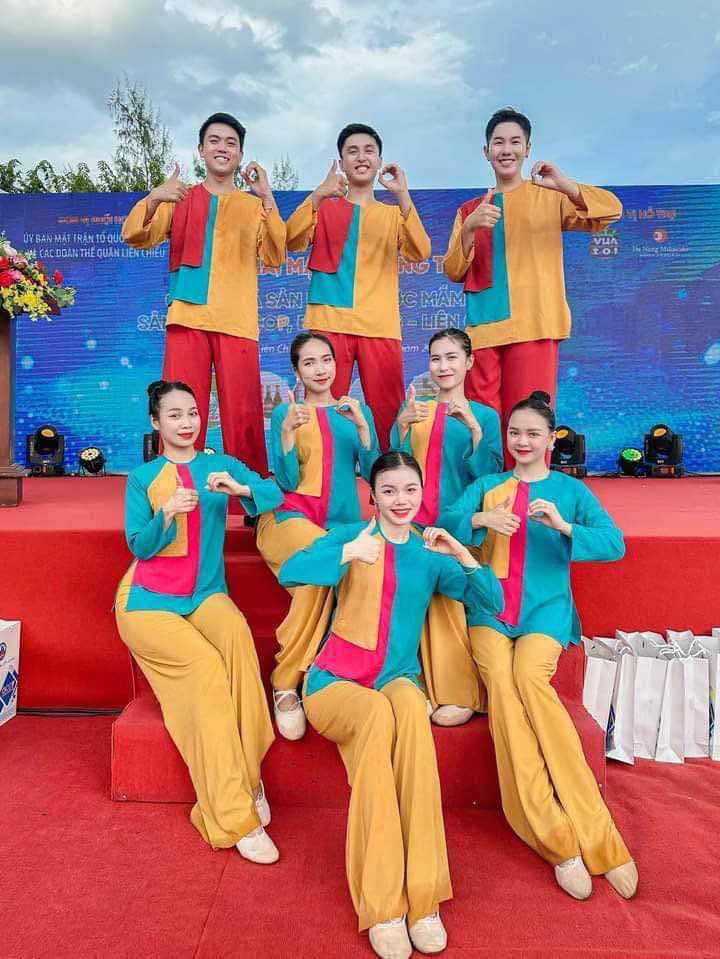 5c4aa06f-ecde-40c8-b1f6-b8b2f9a9af8e ch thuê bà ba múa