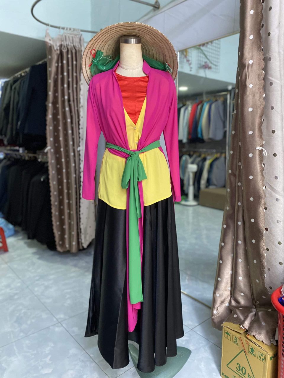 cho thuê trang phục thị mầu