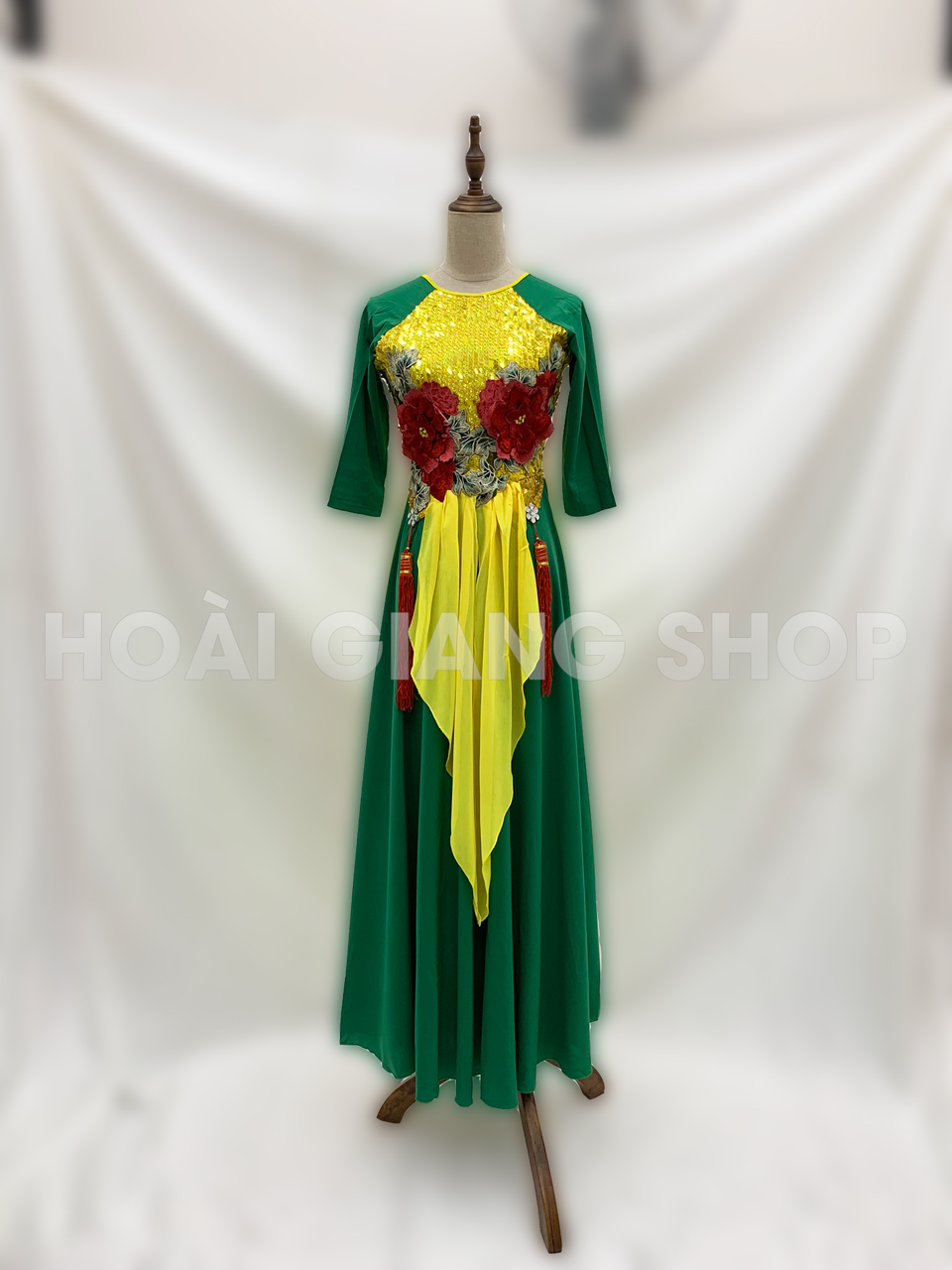 vay-mua-xanh-la-yem-vang cho thuê váy múa tphcm