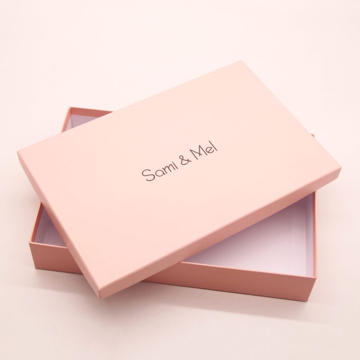 Hộp đựng trang phục